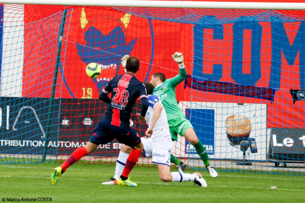 Reprise et but de Pujol (Photo Marcu-Antone Costa) Reprise et but de Pujol (Photo Marcu-Antone Costa)