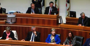 Elus corses et sardes siégeant ensemble. Elus corses et sardes siégeant ensemble.