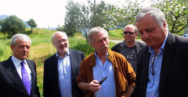 José Bové (au centre) lors d'un récent passage à Patrimonio estime que le Brocciu menacé par l'accord de libre-échange avec le Canada