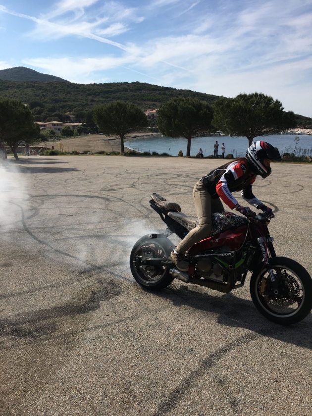Sarah Lezito championne du Monde de Stunt était présente à Galéria. Sarah Lezito championne du Monde de Stunt était présente à Galéria.