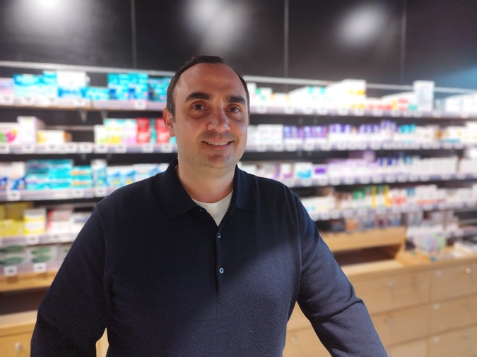 Âgé de 40 ans, Jacky Bartoli est pharmacien à Sainte-Lucie De Porto-Vecchio. Il mène la liste contre le maire sortant Nicolas Cucchi.