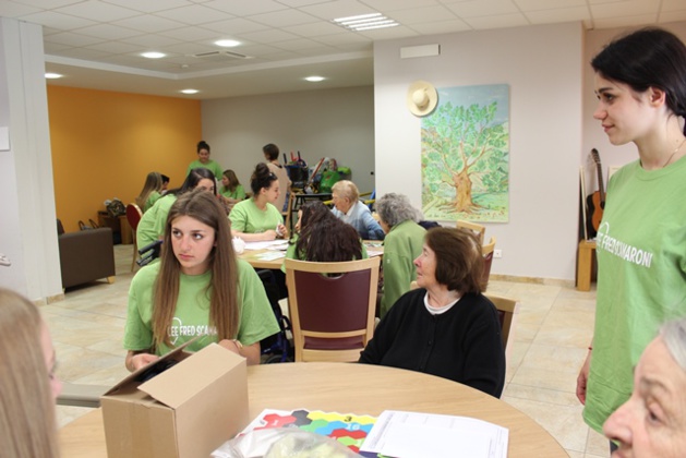 Bastia : Le Lycée Scamaroni fait la cure de jouvence à l'Ehpad... Bastia : Le Lycée Scamaroni fait la cure de jouvence à l'Ehpad...