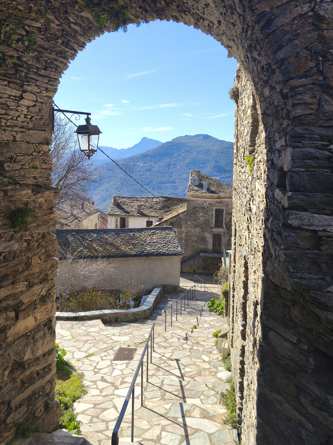 A màghjina - U San Pedrone vistu da u paese di Erbaghju