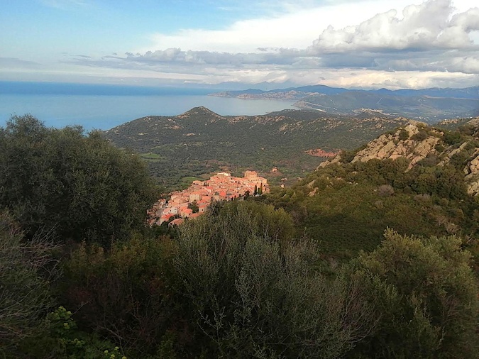 A màghjina - Monticellu, suspesu trà celu è mare