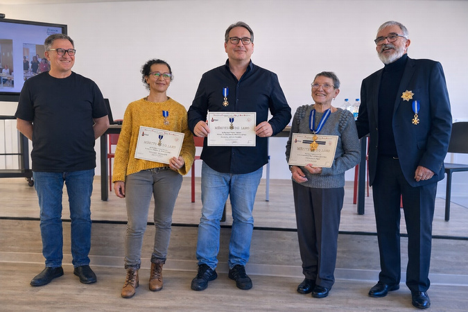 Ghisonaccia - La Croix de Chevalier du Mérite du Sang à Jacques Sculteur Ghisonaccia - La Croix de Chevalier du Mérite du Sang à Jacques Sculteur