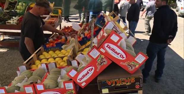 Le coup de colère des agriculteurs contre les vendeurs ambulants de fruits et légumes italiens