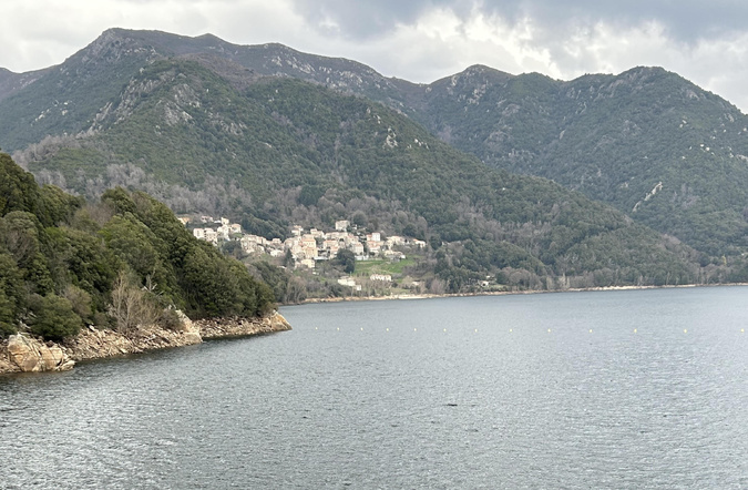 Lac de Tolla (Mylène Sabiani) Lac de Tolla (Mylène Sabiani)