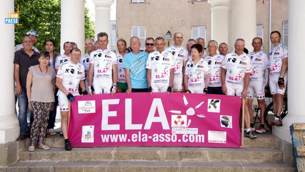 Ils font le tour de Corse en vélo pour l'association ELA