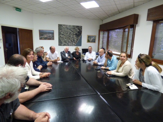 Soutien total et unanime des élus du conseil municipal à Saveriu Luciani. Soutien total et unanime des élus du conseil municipal à Saveriu Luciani.