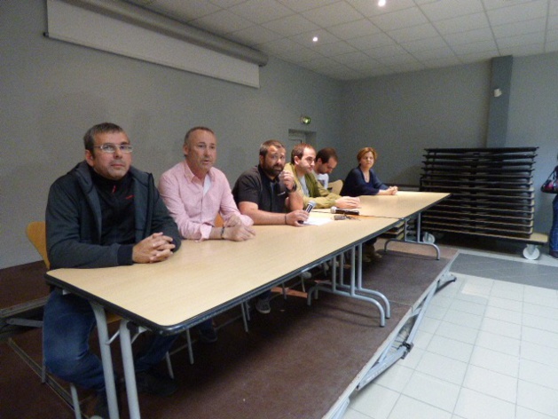 A l'invitation de Femu Fium'orbu Castellu Oriente, la population nombreuse s'est déplacée. A l'invitation de Femu Fium'orbu Castellu Oriente, la population nombreuse s'est déplacée.