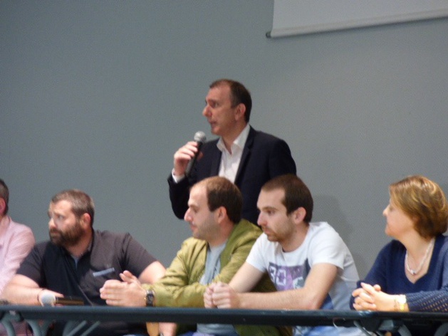 Jean Christophe Angelini a pris longuement la parole ce soir à Ghisonaccia. Jean Christophe Angelini a pris longuement la parole ce soir à Ghisonaccia.