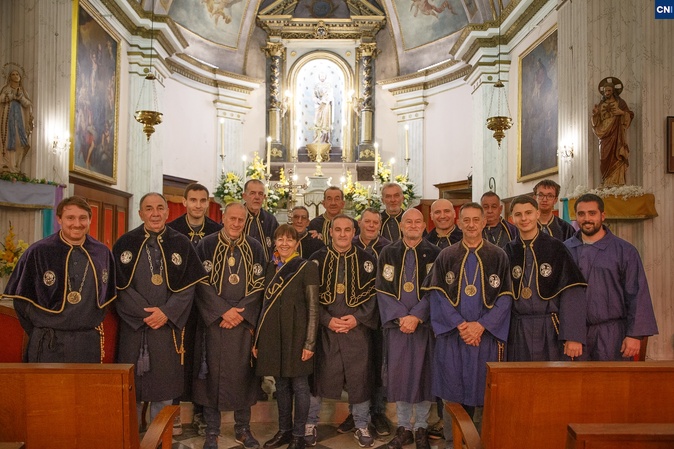 Une partie de l'archiconfrérie rassemblée autour de Joseph Gandolfi Une partie de l'archiconfrérie rassemblée autour de Joseph Gandolfi