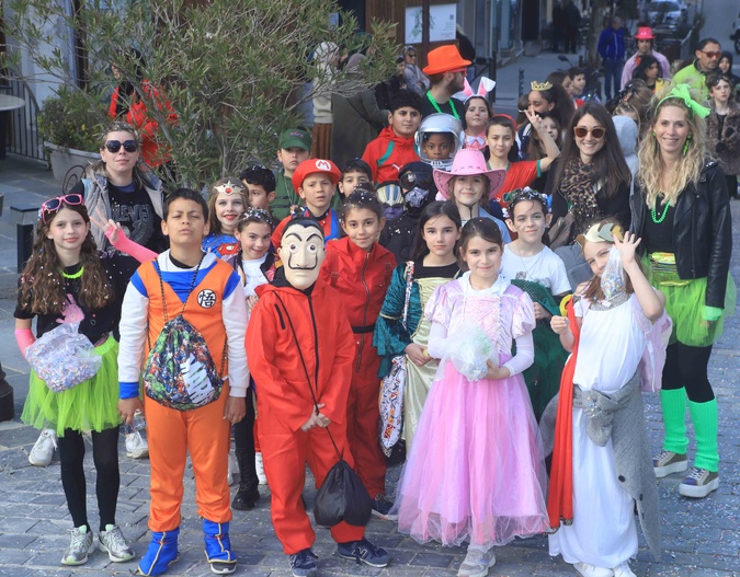 Corte : La parade carnavalesque des écoliers ! Corte : La parade carnavalesque des écoliers !