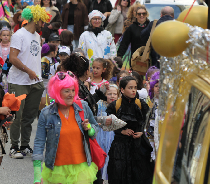 Corte : La parade carnavalesque des écoliers !