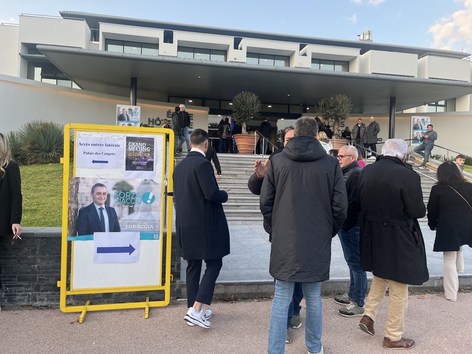 Municipales. Face-à-face inédit au Palais des Congrès d'Ajaccio : les meetings simultanés de Stéphane Sbraggia et Jean-Paul Carrolaggi Municipales. Face-à-face inédit au Palais des Congrès d'Ajaccio : les meetings simultanés de Stéphane Sbraggia et Jean-Paul Carrolaggi
