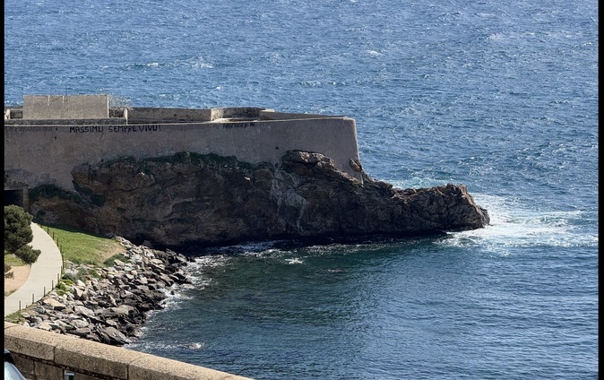 A màghjina : À u cunfini di a citadella di Bastia, a terra parla incù u mare