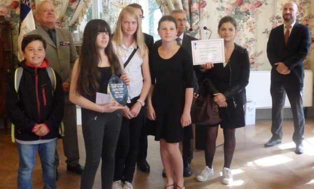 Prix de « l’éducation citoyenne » 2016 : Le préfet de Corse-du-Sud a récompensé les lauréats Prix de « l’éducation citoyenne » 2016 : Le préfet de Corse-du-Sud a récompensé les lauréats