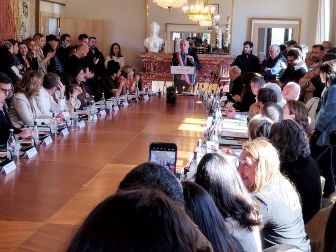 Une centaine de Porto-Vecchiais sont venus assister à la réélection de Jean-Christophe Angelini par son nouveau conseil municipal.