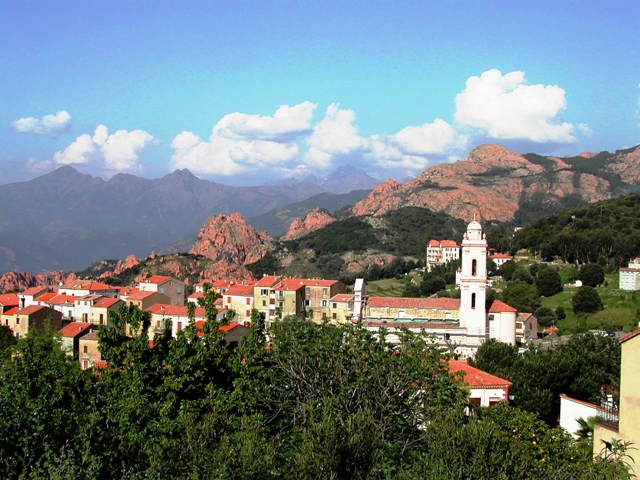 À Piana, Aline Castellani et son équipe retrouvent la mairie