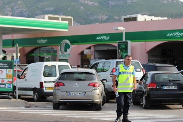 Ruée sur les pompes à essence à Calvi Ruée sur les pompes à essence à Calvi