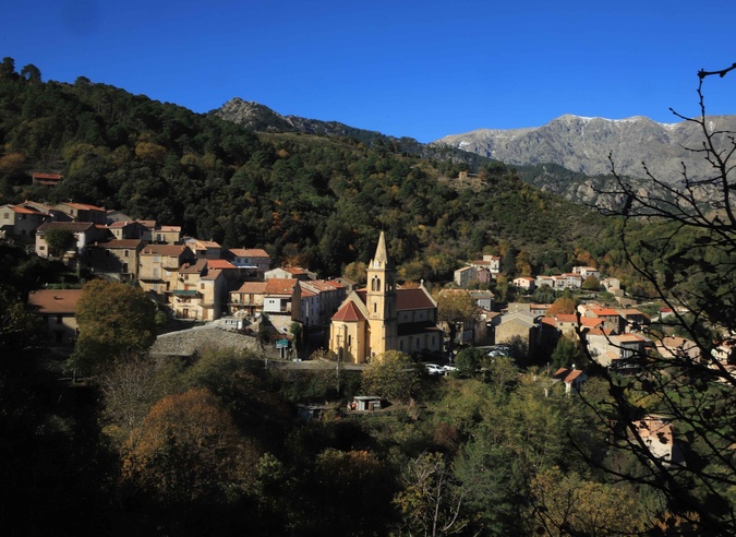 A Vivario, la population dit non à la fermeture de l'école. (Grazi Ritratti)