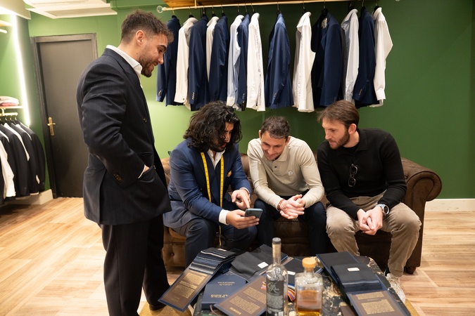 Daniel Mendes, le tailleur ajaccien qui calcule l’élégance Daniel Mendes, le tailleur ajaccien qui calcule l’élégance