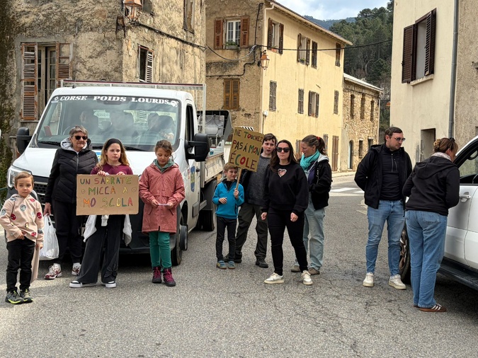 Mobilisation pour maintenir l'école de Vivario