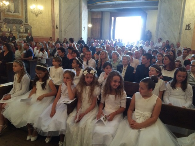 Communions et baptêmes à Calvi pour la Fête-Dieu