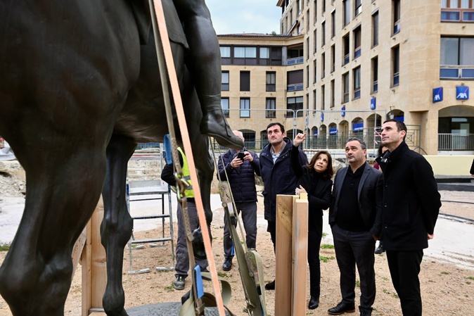 Ajaccio : Fidèle à l’esprit de Viollet-le-Duc, la statue de Napoléon et ses frères retrouve son regard vers la mer