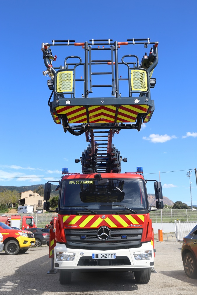 Le Service d’Incendie et de Secours de Corse-du-Sud se dote d’une « échelle du futur » Le Service d’Incendie et de Secours de Corse-du-Sud se dote d’une « échelle du futur »