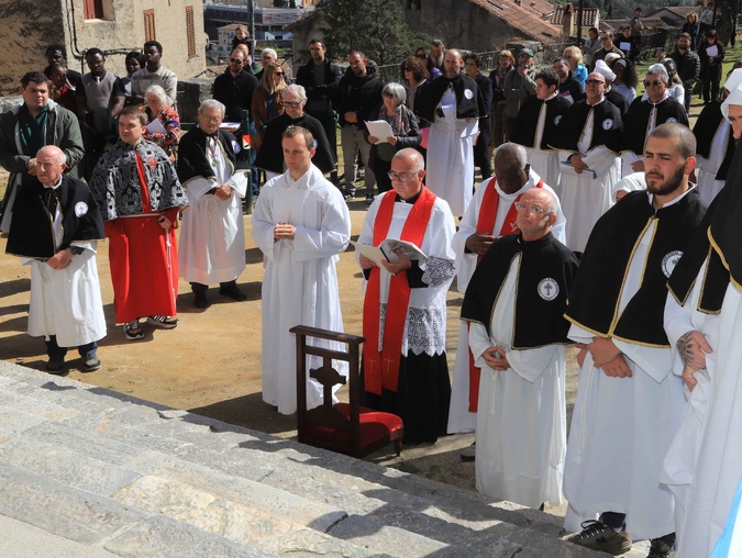 Vendredi saint : A Corte, le Christ est mis en croix ! Vendredi saint : A Corte, le Christ est mis en croix !