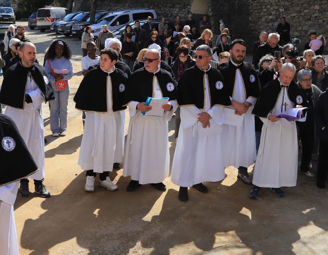 Vendredi saint : A Corte, le Christ est mis en croix !
