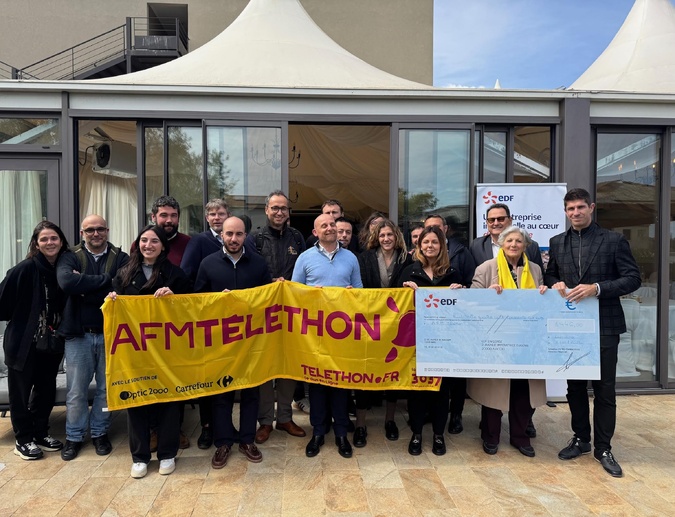 Remise de chèque en faveur du Téléthon en présence de Sébastien Pietre-Cambacédès, directeur régional d’EDF Corse, de Mathée Filippi (Equipière coordination secteur et Partenariat AFM-Téléthon) et d’agents EDF et ENGIE Corse.