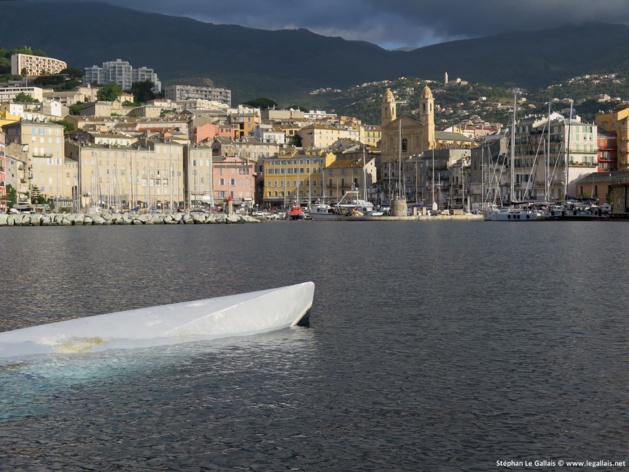 Bastia : Une épave récupérée au large…