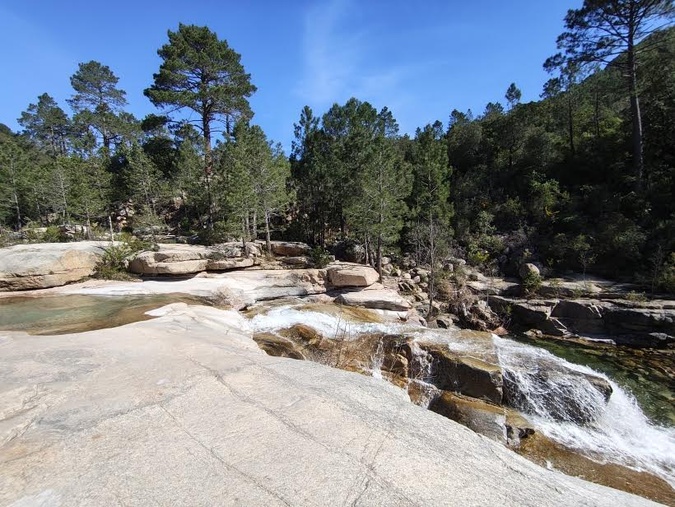 Les piscines du Cavu (François-Marie Luciani)