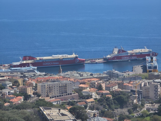 Tous les bateaux à quai à Bastia ce mercredi en fin de matinée (Photo Gérard Baldocchi)