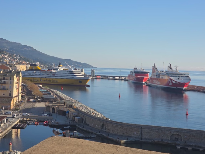 Port toujours bloqué ce jeudi matin à Bastia Port toujours bloqué ce jeudi matin à Bastia