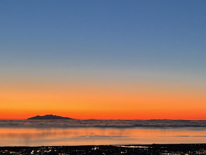 A màghjina - Elba si sveglia sott’à un celu di focu
