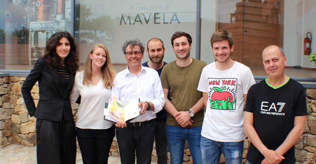 "Signature, cocktails de Corse" : Florie Castellana a dédicacé son livre au Domaine Mavela "Signature, cocktails de Corse" : Florie Castellana a dédicacé son livre au Domaine Mavela