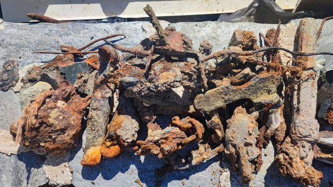 Grand nettoyage à Centuri : plus de 500 kg de déchets retirés sur la côte de l'ilot de Capense