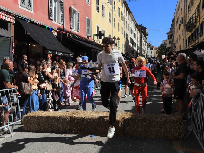 Corte - La course des garçons de café lance les animations carnavalesques Corte - La course des garçons de café lance les animations carnavalesques