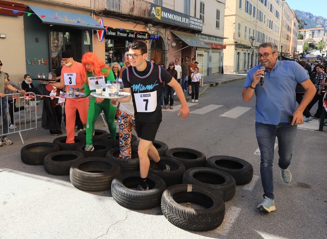 Corte - La course des garçons de café lance les animations carnavalesques Corte - La course des garçons de café lance les animations carnavalesques