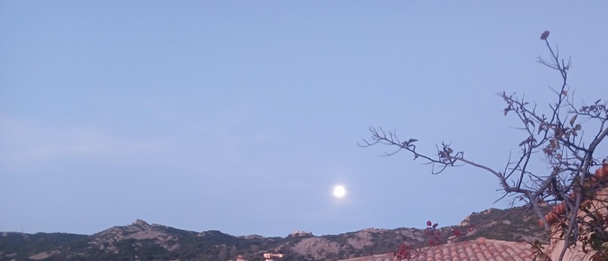 Coucher de lune au-dessus de Notre-Dame de la Serra (Bernard Lorriaux)