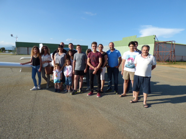 Les lauréats avec leurs familles plutôt fières d'eux. Les lauréats avec leurs familles plutôt fières d'eux.