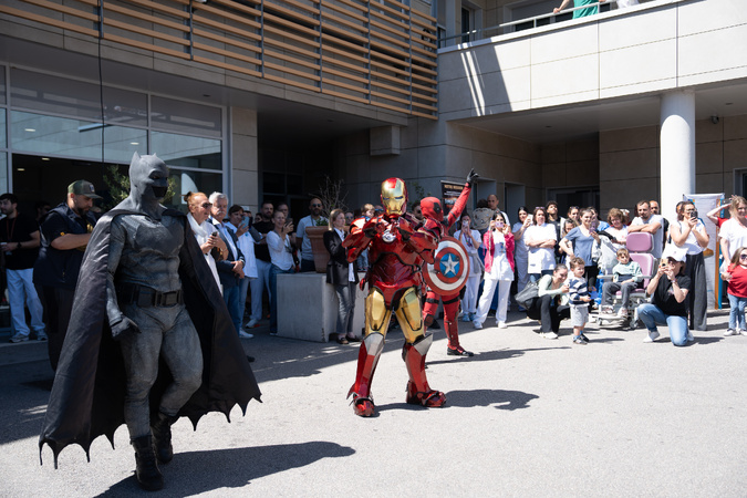 Des supers héros au grand coeur aux côtés des enfants à l'hôpital d'Ajaccio