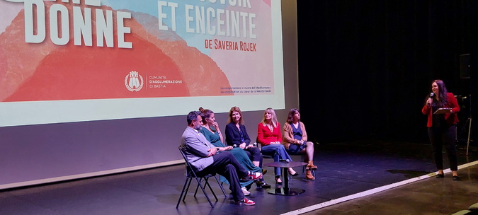 La projection a été suivie d'une table ronde animé par la docteure en anthropologie Caroline-Rose Torres