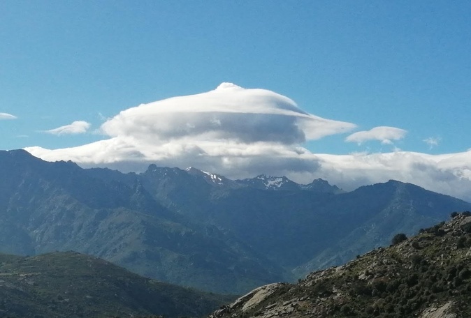 A màghjina - Capu Occi : una navicella bianca sopra Lumiu ?
