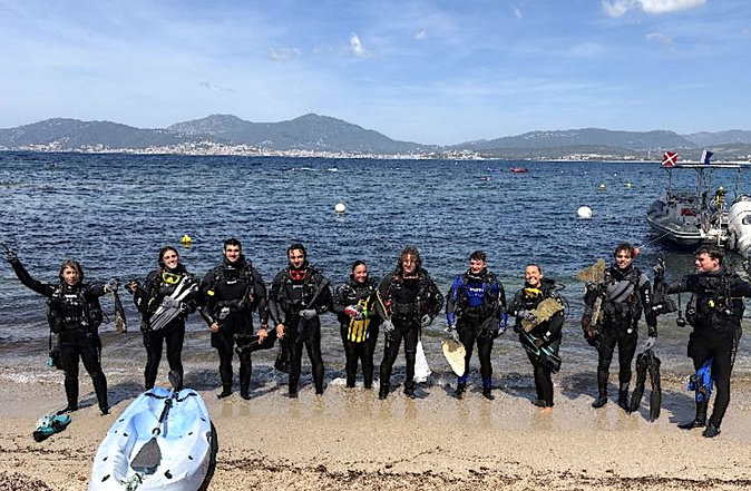 Porticcio : plus de 40 kg de déchets retirés du littoral lors de l’opération « Eco Dive x Clean Walk »