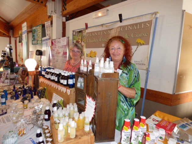 Jany Chaleil Cortes l'organisatrice de ce festival (A droite sur l'image).