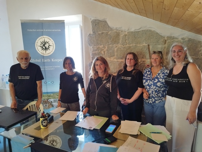 L'association Global Earth Keeper, s'est réunie à Porto-Vecchio pour son assemblée générale autour de sa présidente Laurence Constantin (au centre).
